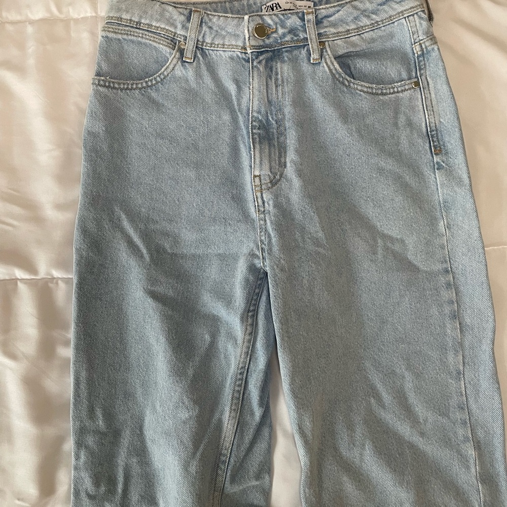 ZARA, size 6, light-wash straight leg denim mom jeans with straight leg bottom